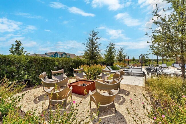 Building Photo - 8816 Mina Dr