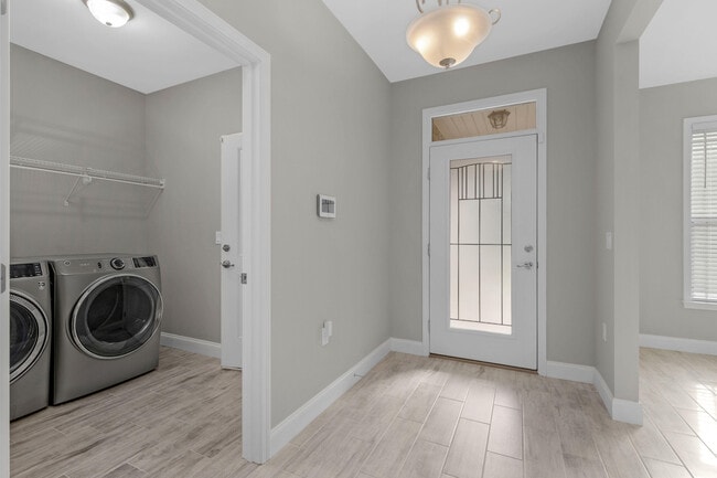 Building Photo - 702 Shady Ln Dr