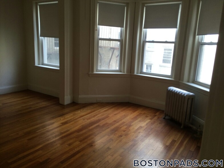 Primary Photo - 1175 Boylston St