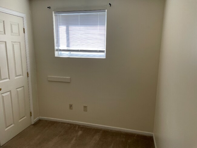 Building Photo - 1662 Summit St