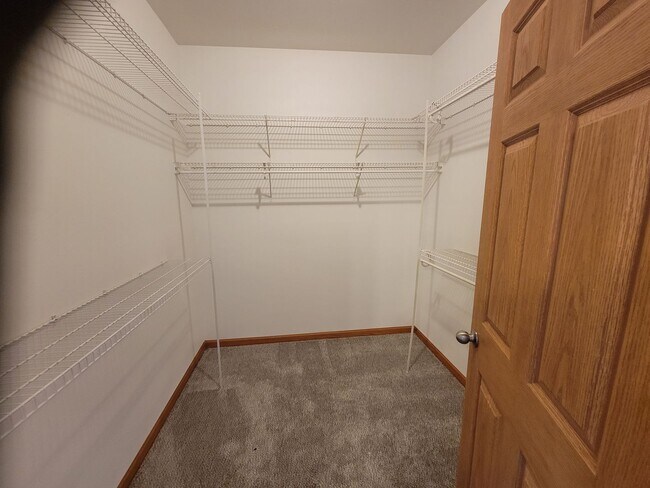 Building Photo - Beautiful 2BR/2BA Luxury Condo