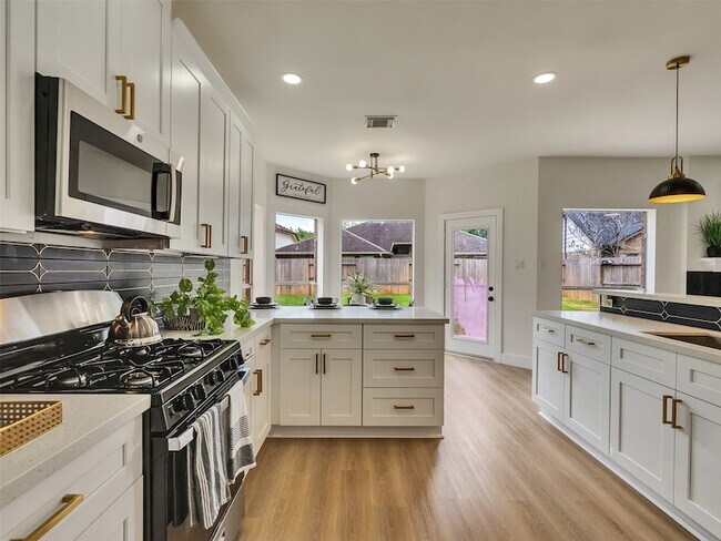 Building Photo - 246 Cedar Elm Ln