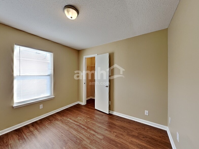 Building Photo - 10628 Glenayr Dr