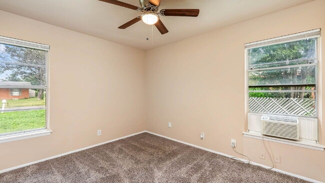 Building Photo - 218 E Villaret Blvd