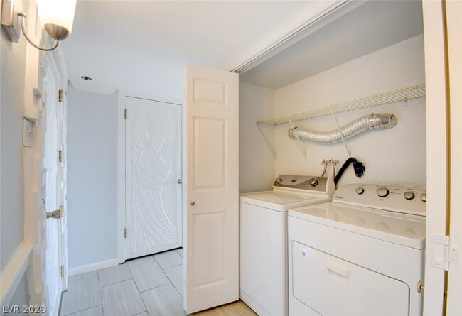 Building Photo - 3111 Bel Air Dr