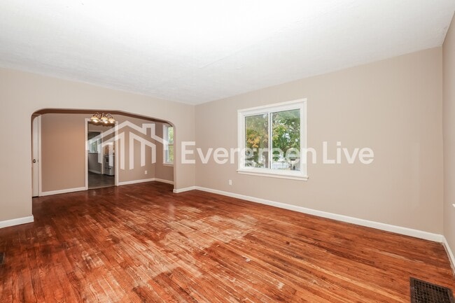 Building Photo - 4263 Woodcliffe Ave