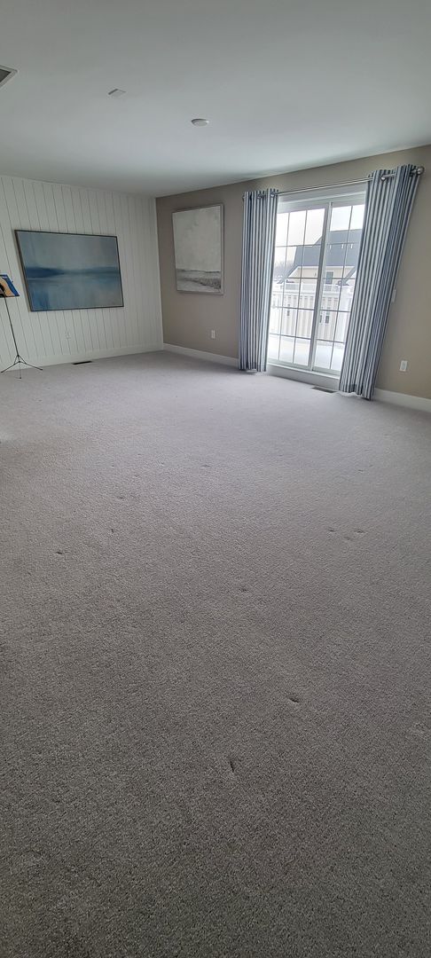 Building Photo - Large Townhome - Bensalem