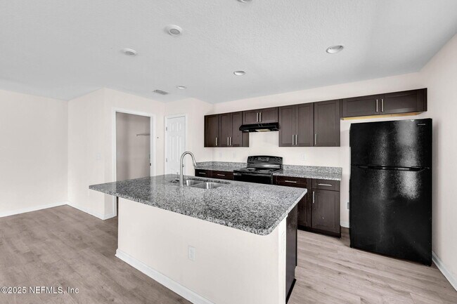 Building Photo - 2603 Lowell Ave