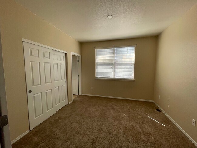 Building Photo - Quiet, Open and Private, Surounded by Nature! Attached 2 CAR Garage!