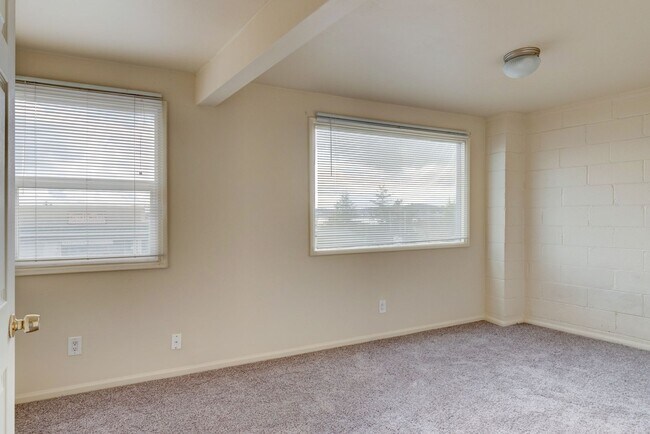 Building Photo - 645 SE Fidalgo Ave