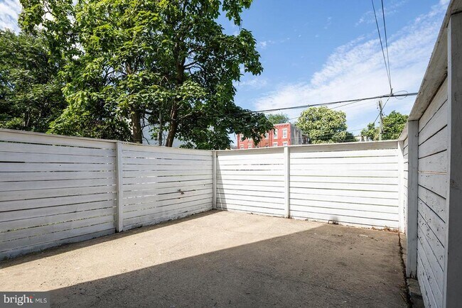 Building Photo - 1940 N Gratz St