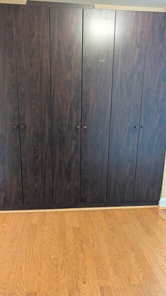 Entrance Hall and Closet Space - 30 East Central Pky