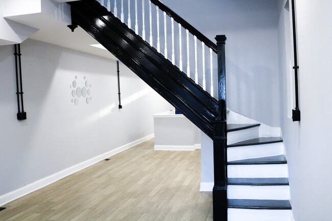 Building Photo - 1716 Moreland Ave