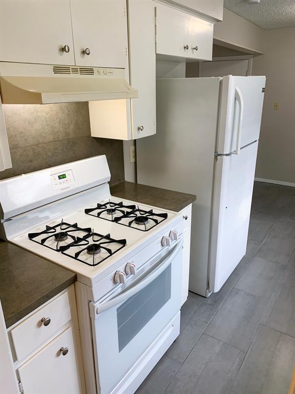 Building Photo - 9222 Meadow Vale