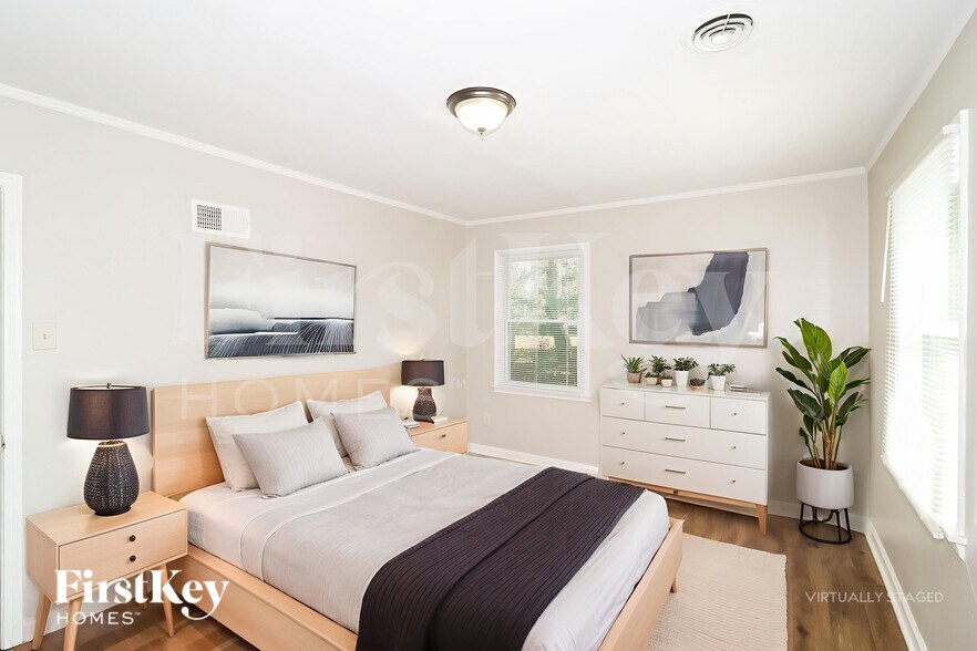 Building Photo - 1094 E Shelby Dr