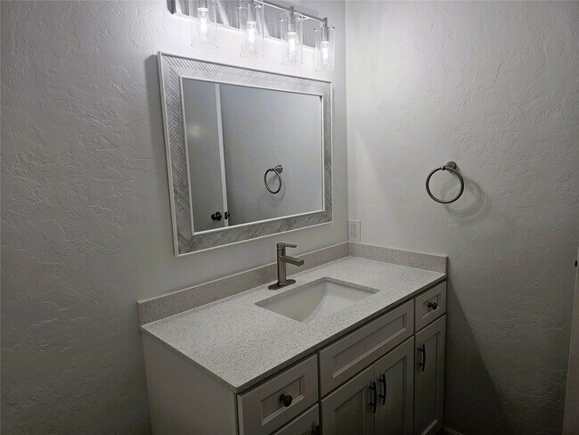 Building Photo - 921 Marine Dr