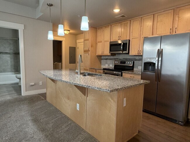 Building Photo - $200 Off First Month! Secure, Stylish & Convenient – 2 Bed Condo in Loveland