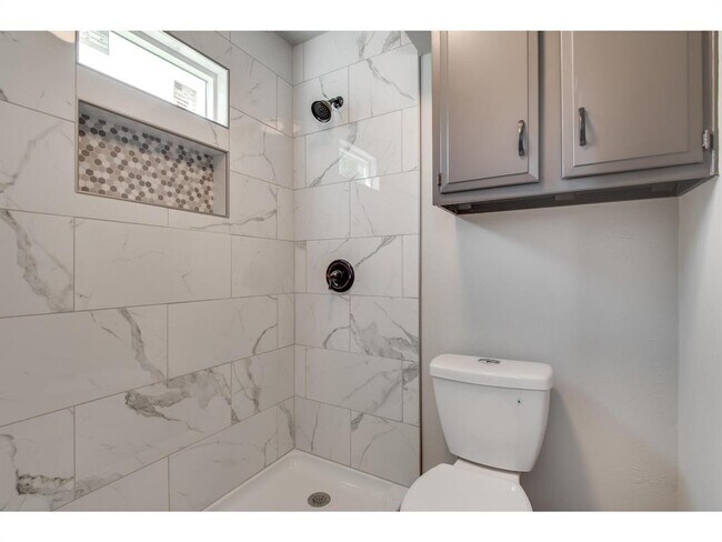 Building Photo - 606 Elderberry Cove