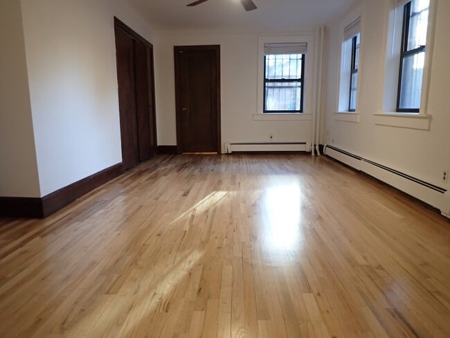 Building Photo - 207 Carlton Ave