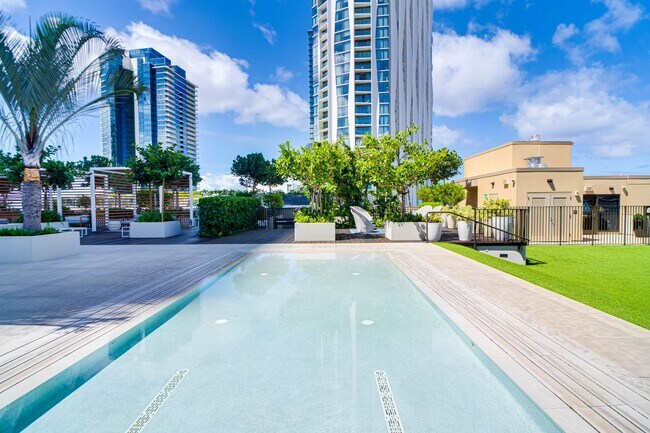 Building Photo - Larger Studio Unit with Lanai in Aalii