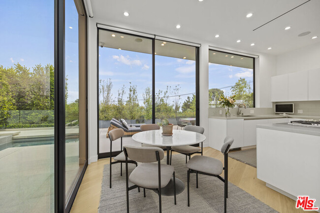 Building Photo - 9960 Beverly Grove Dr Dr
