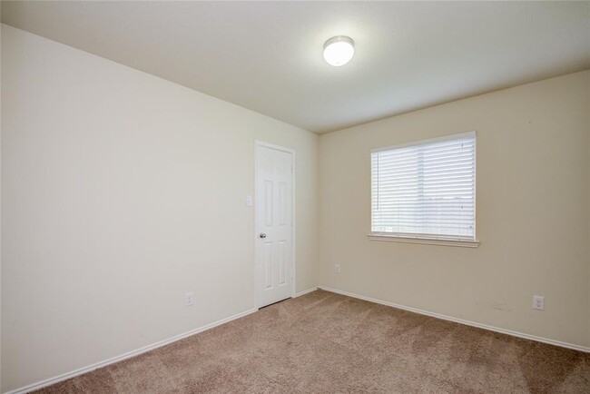 Building Photo - 1434 Daffodil Rd