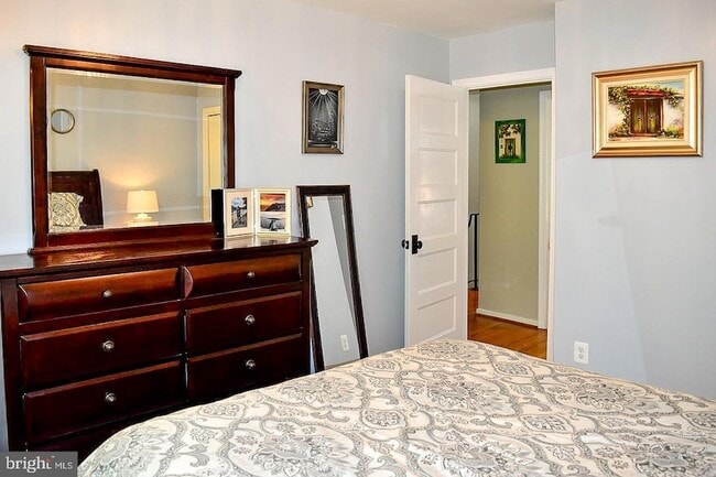 Building Photo - 2235 Abbotsford Dr