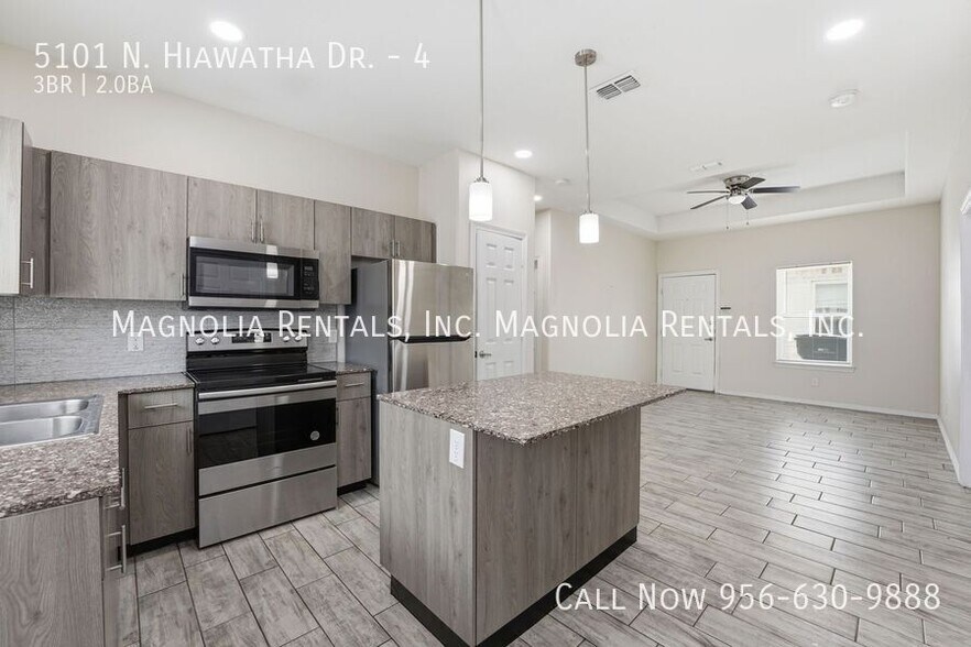 Building Photo - 5101 N Hiawatha Dr