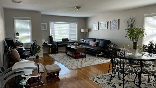 Building Photo - 263 Livingston Ave