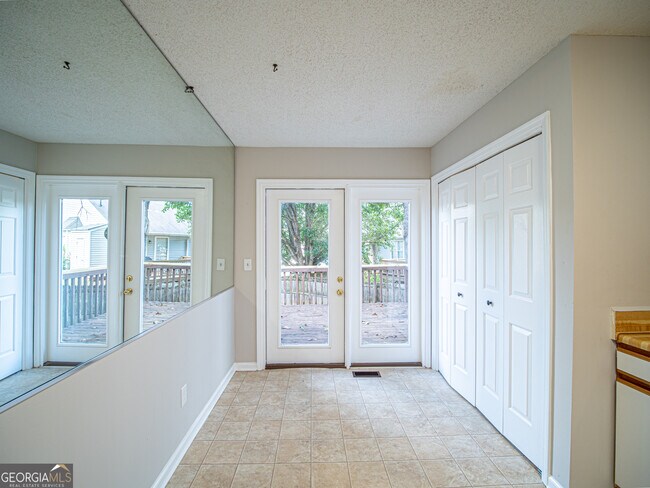 Building Photo - 4223 Lakes End Dr NW
