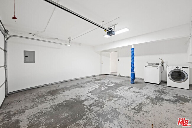 Building Photo - 17088 Palisades Cir