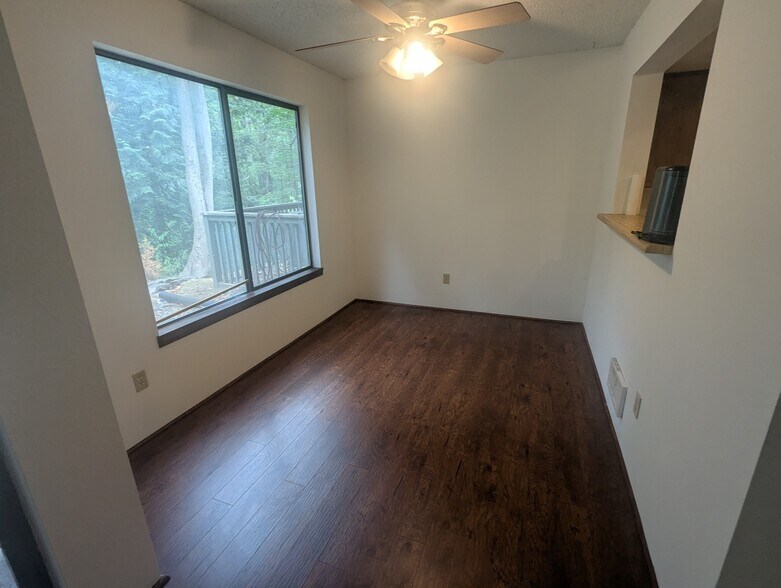 Dining room - 12721 NE 129th Ct