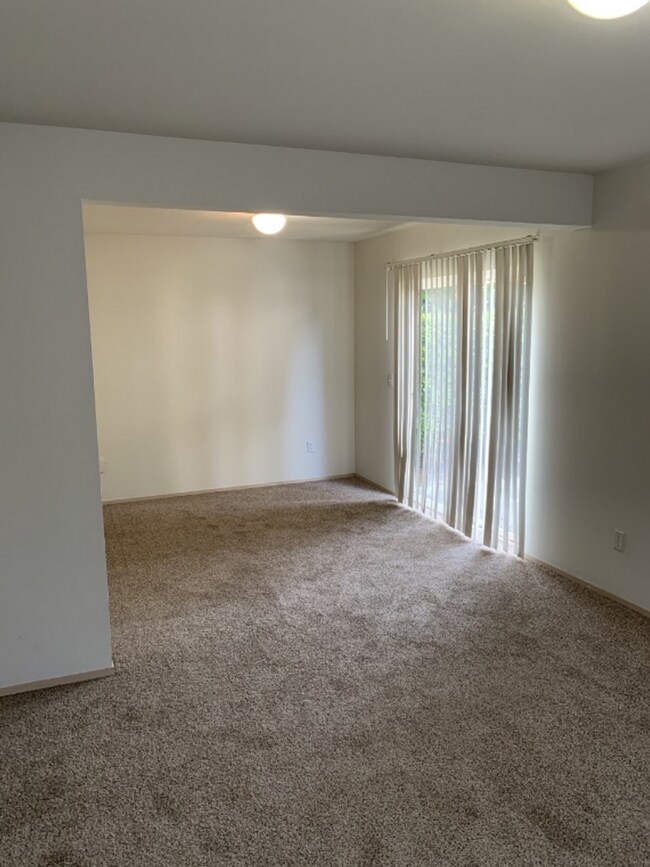 Building Photo - 321-R Street SE