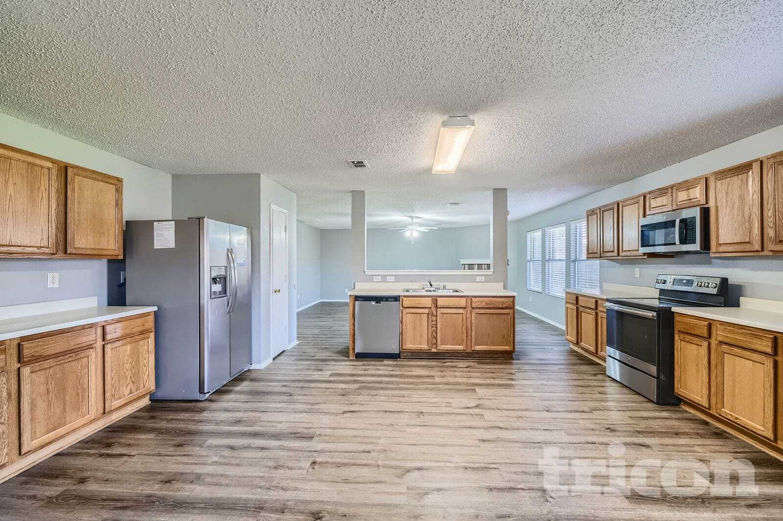 Building Photo - 3040 Clemente Dr
