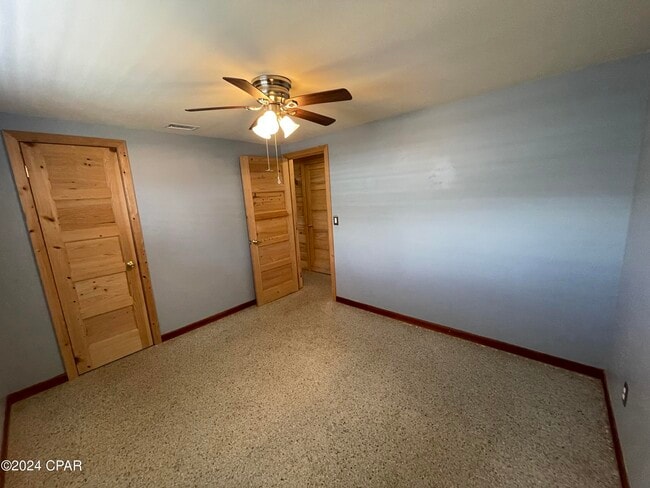 Building Photo - 305 Tarpon St