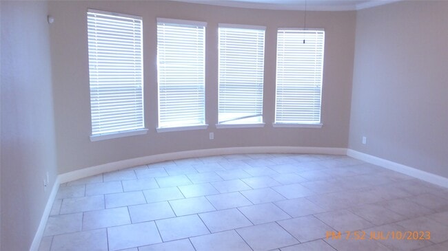 Building Photo - 21710 Avalon Queen Dr