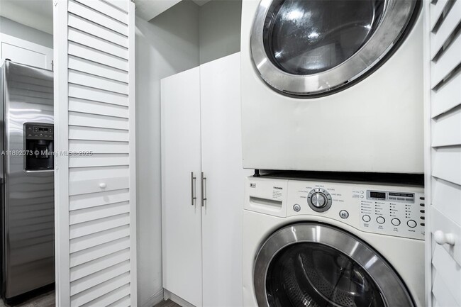 Building Photo - 6211 SW 116th Pl