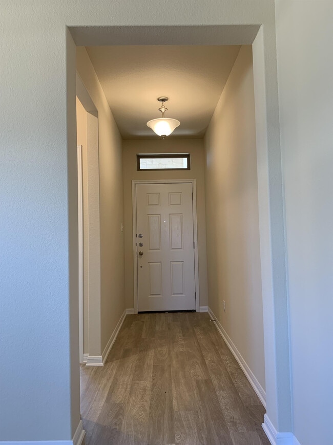 Building Photo - 4728 Fawn Valley Dr