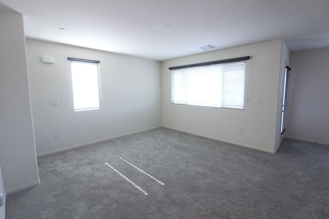 Building Photo - THREE BEDROOMS ALL WITH PRIVATE BATHROOMS