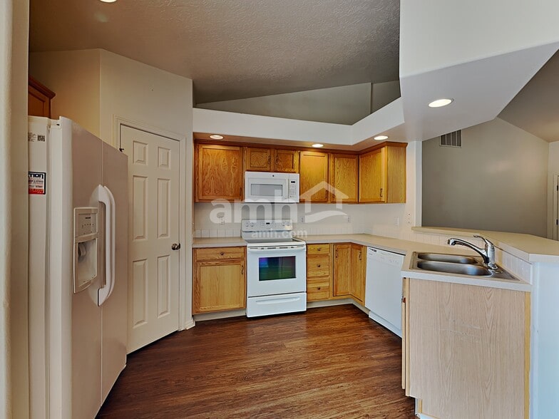 Building Photo - 5002 Barkley Way