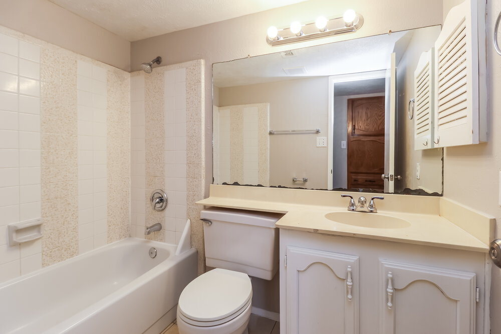 Building Photo - 22730 Hawkwood Dr