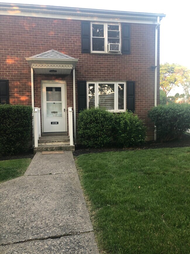 Building Photo - 2036 Westfield Terrace
