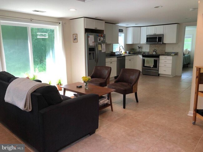 Building Photo - 233 Old Mill Bottom Rd S