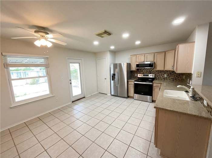 Building Photo - 3201 Keltic Dr