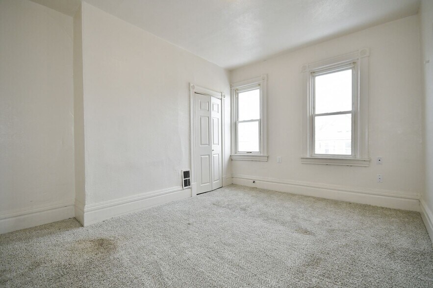 Building Photo - 855 Crucible St