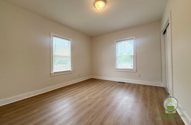 Building Photo - 1206 W Bramlett Rd
