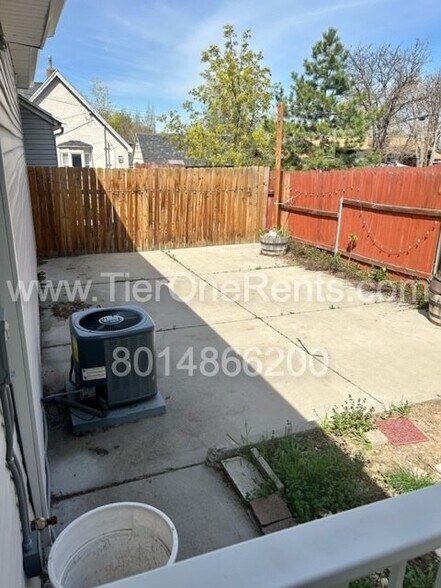 Building Photo - This property offers a NO DEPOSIT option available for qualified renters!