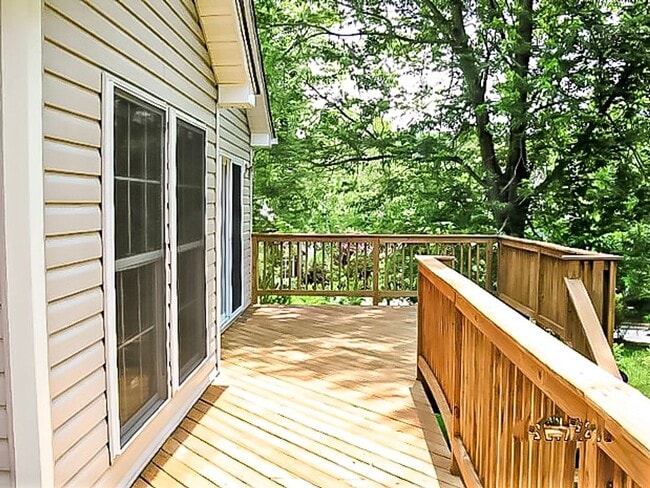 Building Photo - Serene and Private 3 Bed 3 Bath Single Fam...