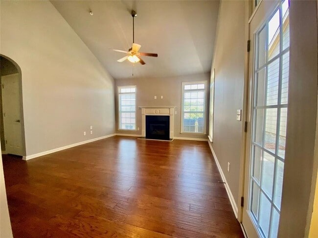 Building Photo - 3322 Castleberry Village Dr