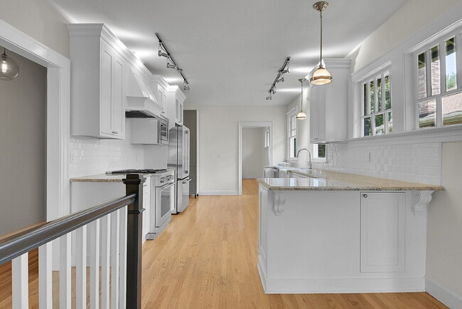 Building Photo - $4,595.95- 4 Bed, 3 Bath Home in Denver with Charming Updates!